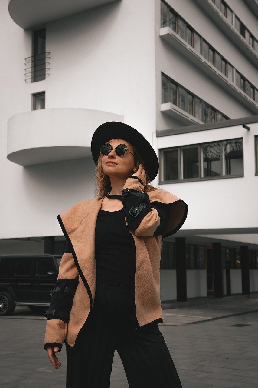 entdecken sie die neuesten oversized-trends für damen und herren – lässige mode, bequeme passformen und stylische looks für jeden anlass. jetzt die angesagtesten oversized-styles entdecken!